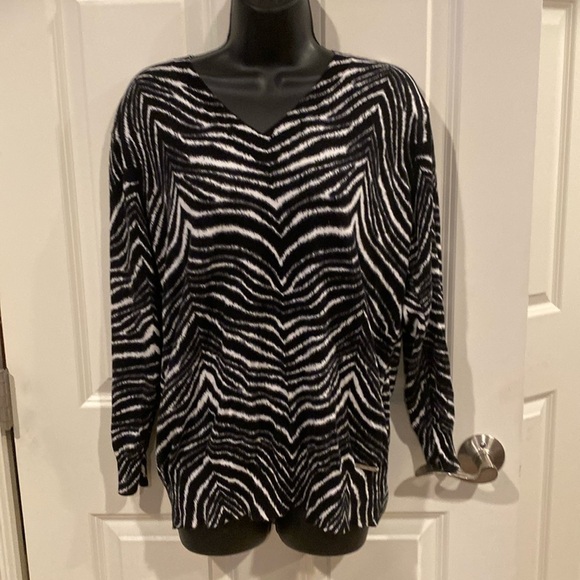 MICHAEL Michael Kors Tops - 1X Michael Michael Kors shirt - black and white animal print